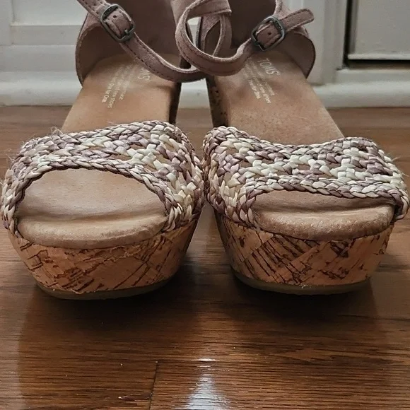 🎉HP🎉 Toms Platform Wedges - Picture 6 of 7